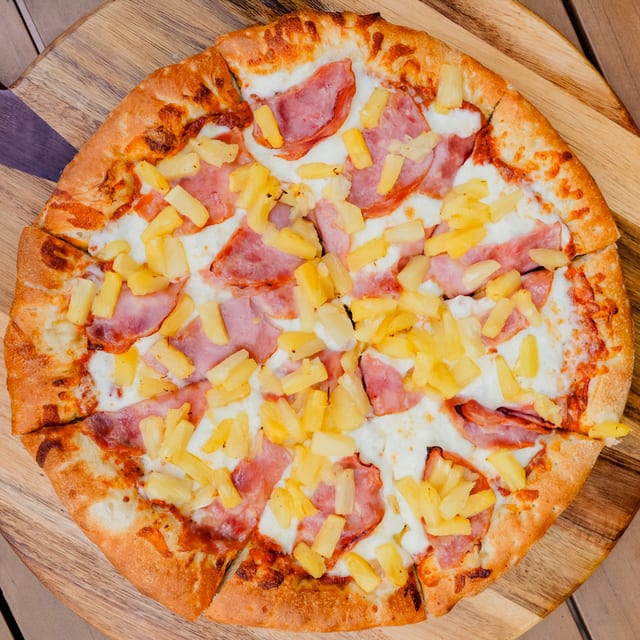 Medium Hawaiian.